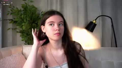 Snapshot of pazrapacki chatting on 06.17.26 Beautiful Mila online show from 06.17.26