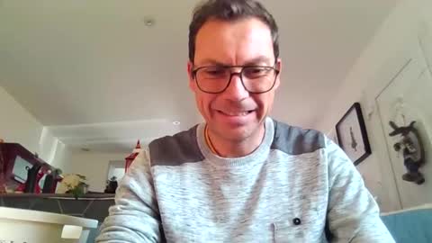 Snapshot of pchittt chatting on 12.17.25 pchittt online show from 12.17.25