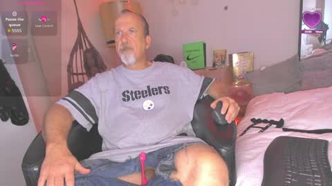 Snapshot of peacetous chatting on 03.28.26 Marc online show from 03.28.26