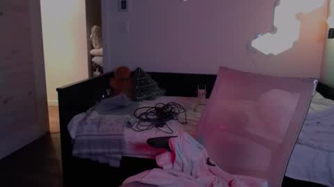 Snapshot of peacheekitty chatting on 12.08.24 Effyyyyy online show from 12.08.24