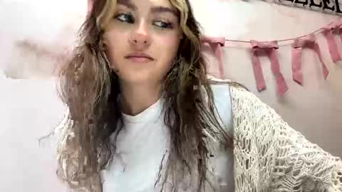 Snapshot of peachesncreampiezz chatting on 05.23.26 peachesncreampiezz online show from 05.23.26