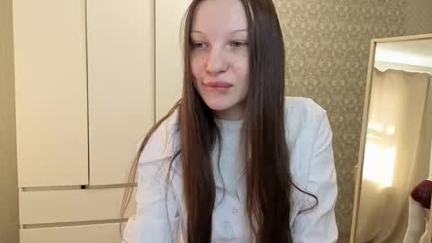 Snapshot of peachvelora chatting on 04.15.26 Alice online show from 04.15.26