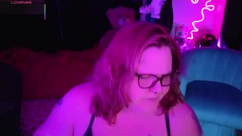 Snapshot of peachynessa chatting on 03.23.26 Peachy Nessa online show from 03.23.26