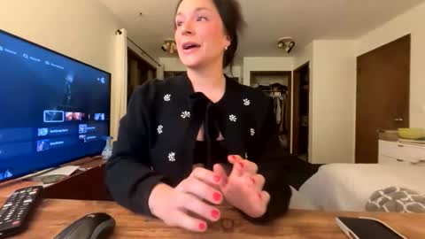 PeachyObsession online show from 02.08.26