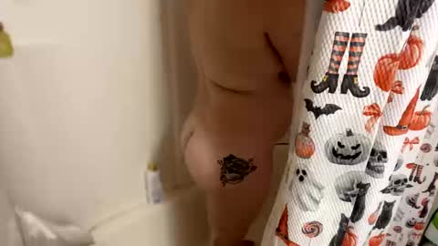 Snapshot of peachyy27 chatting on 10.17.25 peachyy27 online show from 10.17.25