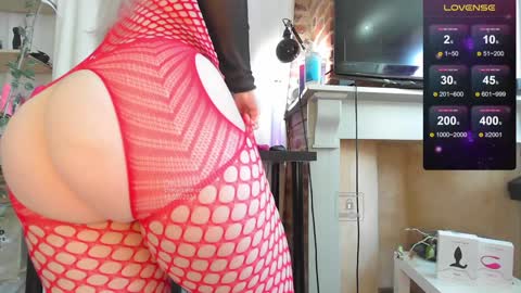 Snapshot of peachyym chatting on 12.20.24 Help me to reach 200 thumbs up  online show from 12.20.24