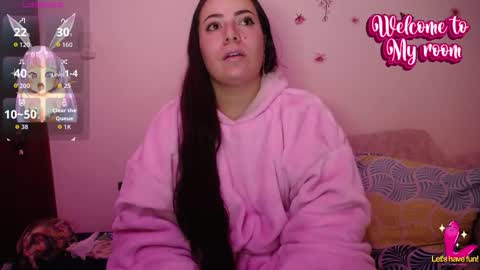 Snapshot of pearl_3 chatting on 12.19.25 Pearl online show from 12.19.25