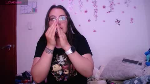 Snapshot of pearl_3 chatting on 03.06.26 Pearl online show from 03.06.26