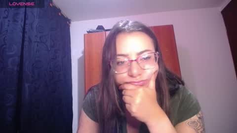 Snapshot of pearl_3 chatting on 03.11.26 Pearl online show from 03.11.26