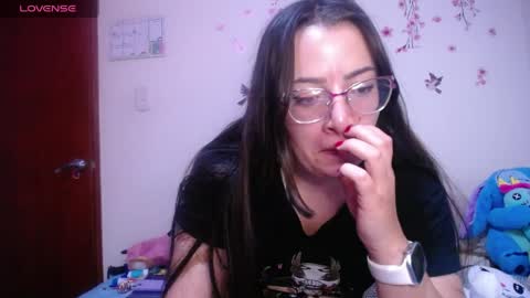 Snapshot of pearl_3 chatting on 03.26.26 Pearl online show from 03.26.26