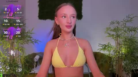Snapshot of pearl_bloom chatting on 06.26.26 Sex Leah online show from 06.26.26