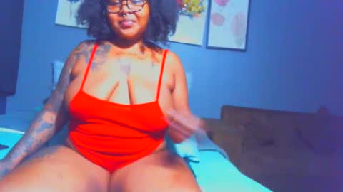 Snapshot of pearlblu38 chatting on 02.09.25 Pearl online show from 02.09.25