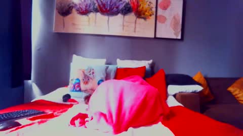 Snapshot of pearlblu38 chatting on 02.18.25 Pearl online show from 02.18.25