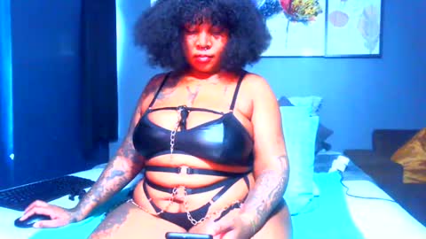 Snapshot of pearlblu38 chatting on 02.25.25 Pearl online show from 02.25.25