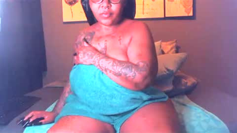 Snapshot of pearlblu38 chatting on 03.03.25 Pearl online show from 03.03.25