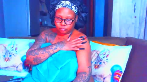 Snapshot of pearlblu38 chatting on 03.06.25 Pearl online show from 03.06.25