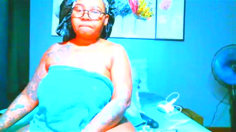 Snapshot of pearlblu38 chatting on 03.08.25 Pearl online show from 03.08.25