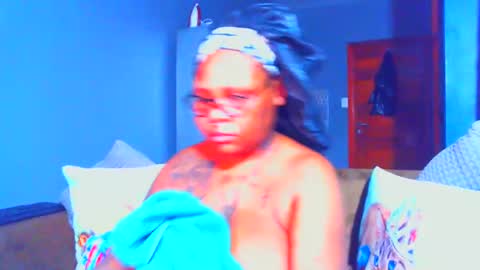 Snapshot of pearlblu38 chatting on 03.10.25 Pearl online show from 03.10.25