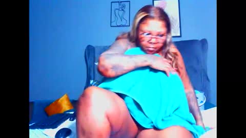 Snapshot of pearlblu38 chatting on 11.10.25 Pearl online show from 11.10.25