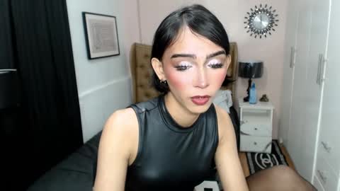 Snapshot of pearlmoore chatting on 02.13.25 Pearl online show from 02.13.25