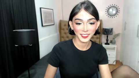 Snapshot of pearlmoore chatting on 03.08.25 Pearl online show from 03.08.25
