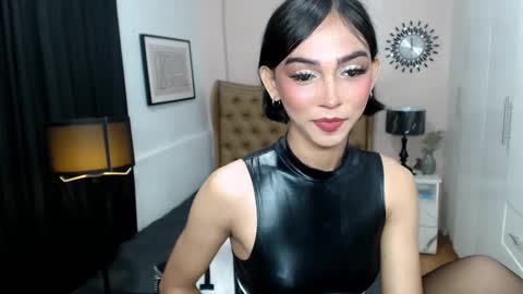 Snapshot of pearlmoore chatting on 03.12.25 Pearl online show from 03.12.25