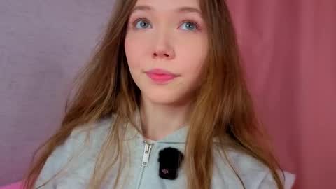 pearly_peach_ online show from 04.22.26