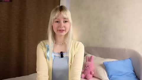 Snapshot of peek_in_my_window chatting on 09.17.25 tony online show from 09.17.25