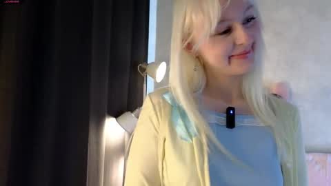 Snapshot of peek_in_my_window chatting on 09.23.25 tony online show from 09.23.25