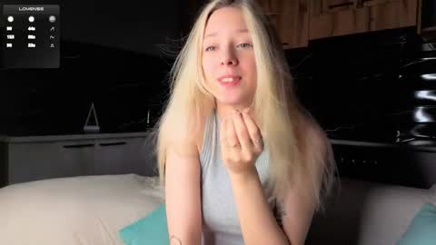 Snapshot of peek_in_my_window chatting on 12.16.25 tony online show from 12.16.25