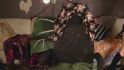 Snapshot of peekclimaxxx chatting on 11.12.25 NEXT CHILL SESH 1130 930pm -ish PEEK online show from 11.12.25