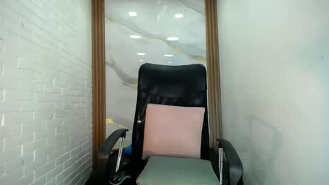 Penelopee Rouse online show from 10.01.25