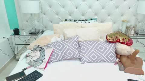 Snapshot of penelopelaurent chatting on 01.15.25 Penelope Laurent online show from 01.15.25