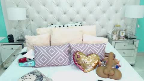 Snapshot of penelopelaurent chatting on 09.11.25 Penelope Laurent online show from 09.11.25