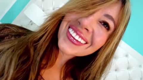 Snapshot of penelopelaurent chatting on 11.08.25 Penelope Laurent online show from 11.08.25