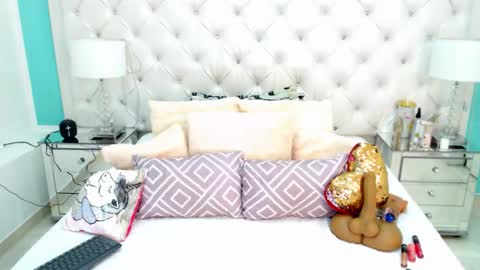 Snapshot of penelopelaurent chatting on 11.24.25 Penelope Laurent online show from 11.24.25