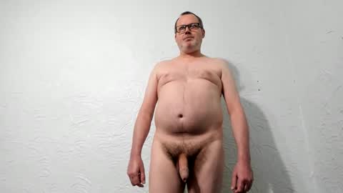 Snapshot of penis_dance chatting on 05.12.26 Vincent Howard online show from 05.12.26