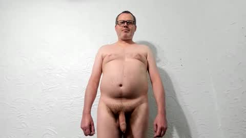 Snapshot of penis_dance chatting on 05.29.26 Vincent Howard online show from 05.29.26