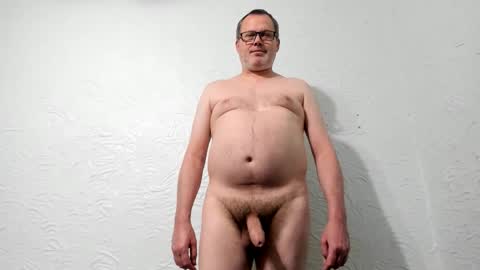 Snapshot of penis_dance chatting on 05.30.26 Vincent Howard online show from 05.30.26