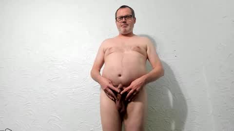 Snapshot of penis_dance chatting on 06.03.26 Vincent Howard online show from 06.03.26