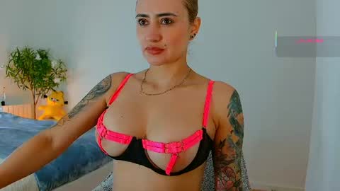 Hi Im Penelope  better vibrations  1111 online show from 06.11.26
