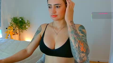 Hi Im Penelope  better vibrations  1111 online show from 06.15.26