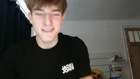 Snapshot of pepito1083 chatting on 12.07.24 cutebelgianboy online show from 12.07.24