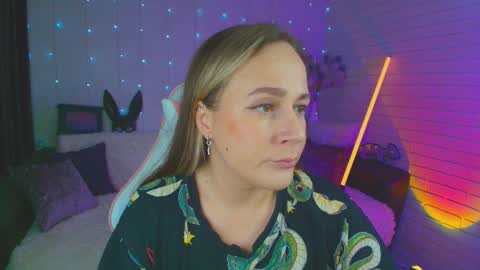 Snapshot of pepper_cat chatting on 01.10.25 Dia online show from 01.10.25