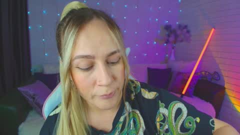 Snapshot of pepper_cat chatting on 01.20.25 Dia online show from 01.20.25