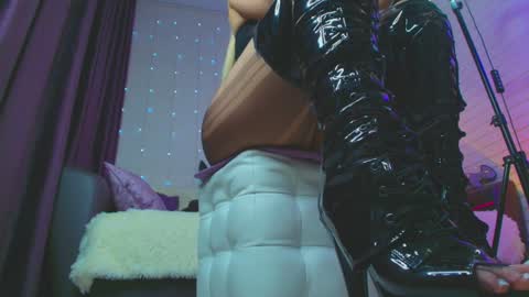 Snapshot of pepper_cat chatting on 01.21.25 Dia online show from 01.21.25