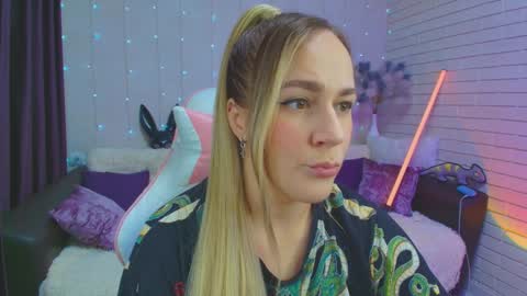 Snapshot of pepper_cat chatting on 01.31.25 Dia online show from 01.31.25