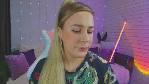 Snapshot of pepper_cat chatting on 02.03.25 Dia online show from 02.03.25