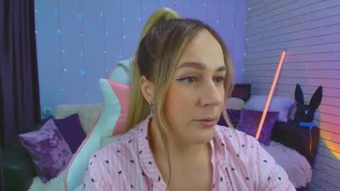 Snapshot of pepper_cat chatting on 02.17.25 Dia online show from 02.17.25