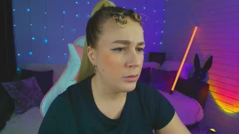 Snapshot of pepper_cat chatting on 02.21.25 Dia online show from 02.21.25